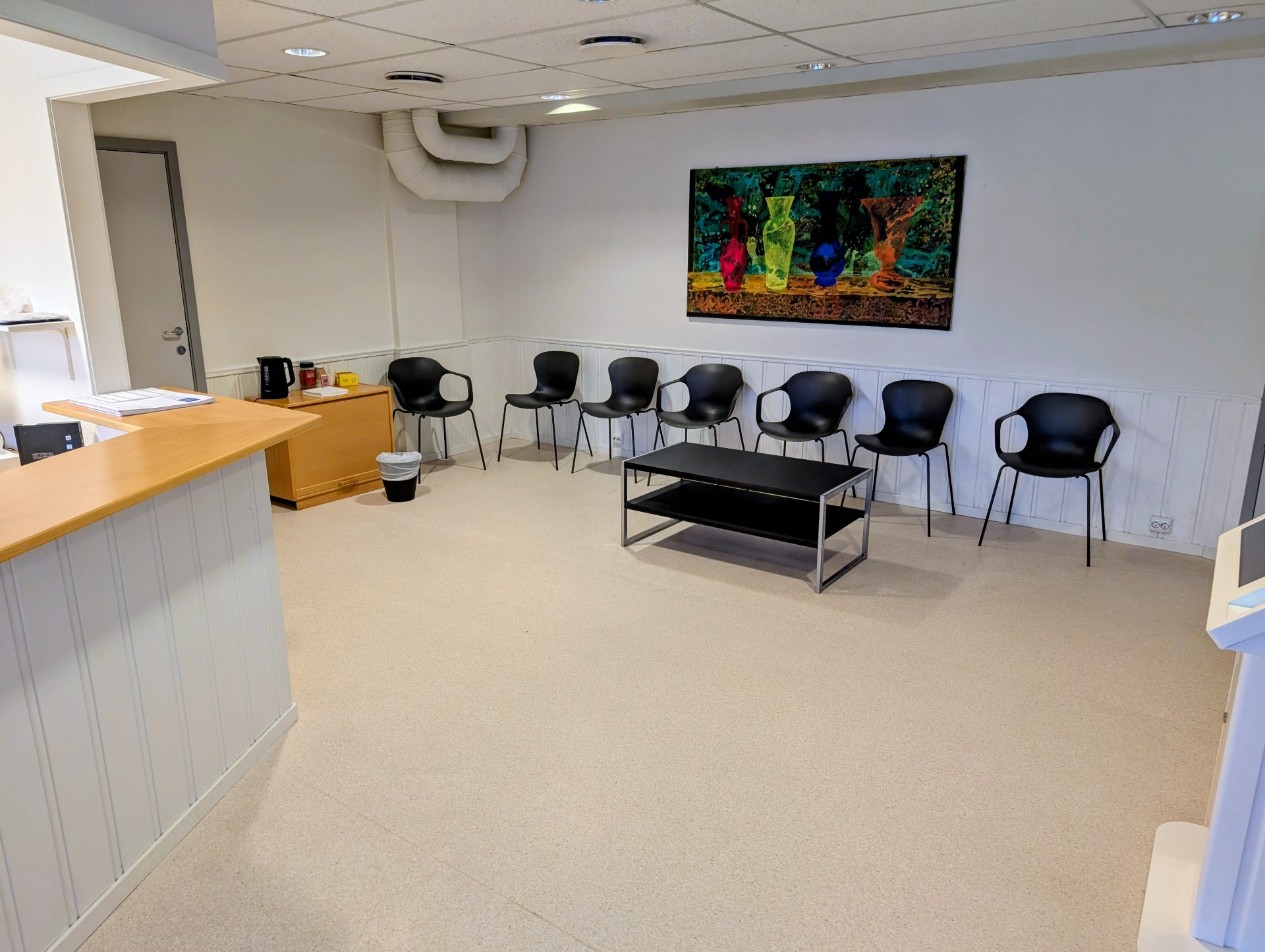 Trivelig venterom hos Mjøskirurgene